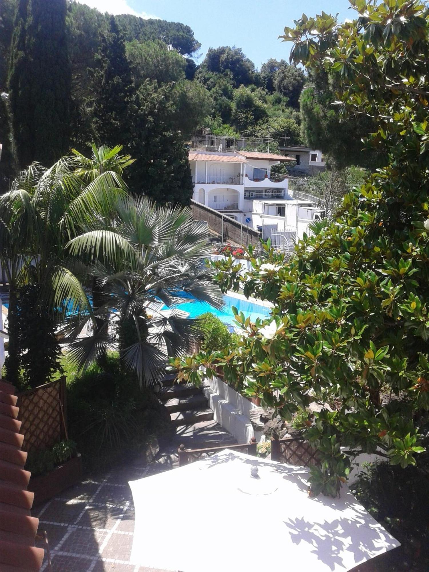 Villa Cinque Pini Casamicciola Terme Bilik gambar